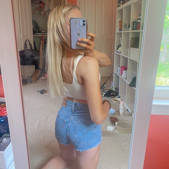 Levis Shorts - Picture 3 of 6